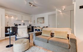 Apartment Cosmiques - Alpes Travel - Central Chamonix - Sleeps 4